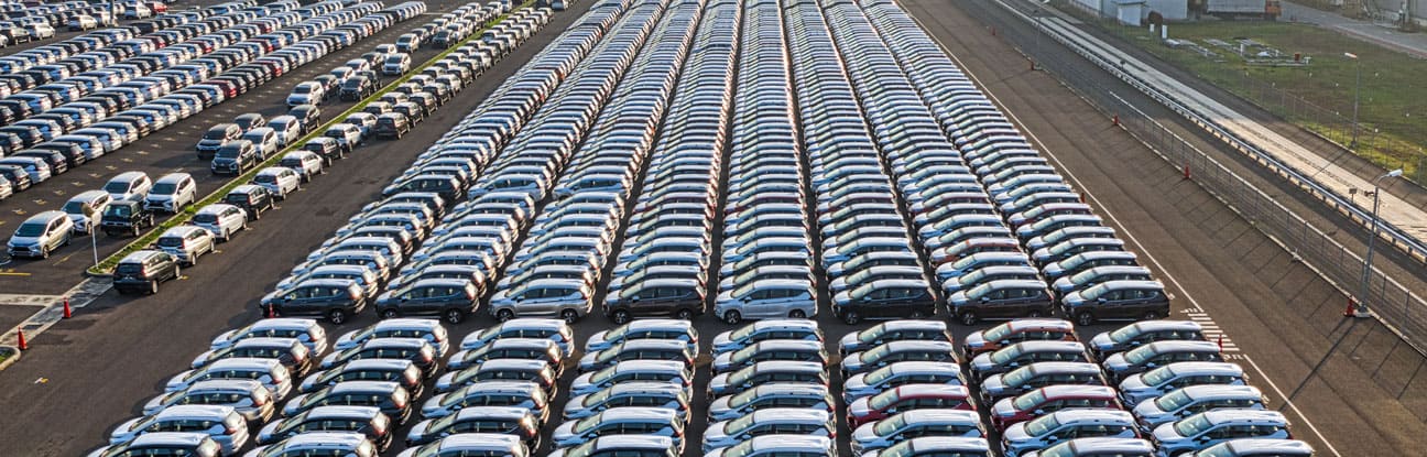 Best-Ever February, Uncertain April: The Auto Sector’s Diverging Signals