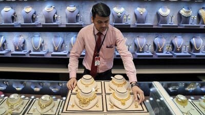 Gold price Feb 25: Gold holds above Rs 1.60 lakh in domestic market; $5,300–$5,400 in sight as safe-haven demand strengthens